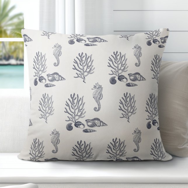 Muschel des tropischen Meerhorns Navy Kissen (Discover Gorgeous Coastal Throw Pillows by Totally Coast)