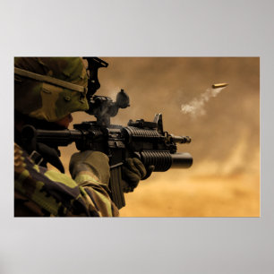 Muschel-Gehäuse abgefeuert von einem Gewehr M-4 Poster