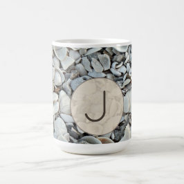 Muschel-Monogramm-Motiv für die erste Tasse