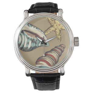 Muschel-Trio auf kakifarbigem Armbanduhr