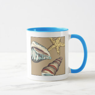 Muschel-Trio auf kakifarbigem Tasse