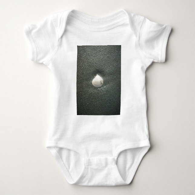 Muscheln am Meeresufer Hakuna Matata.JPG Baby Strampler (Vorderseite)