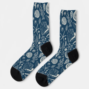 Muscheln auf weißen Socken