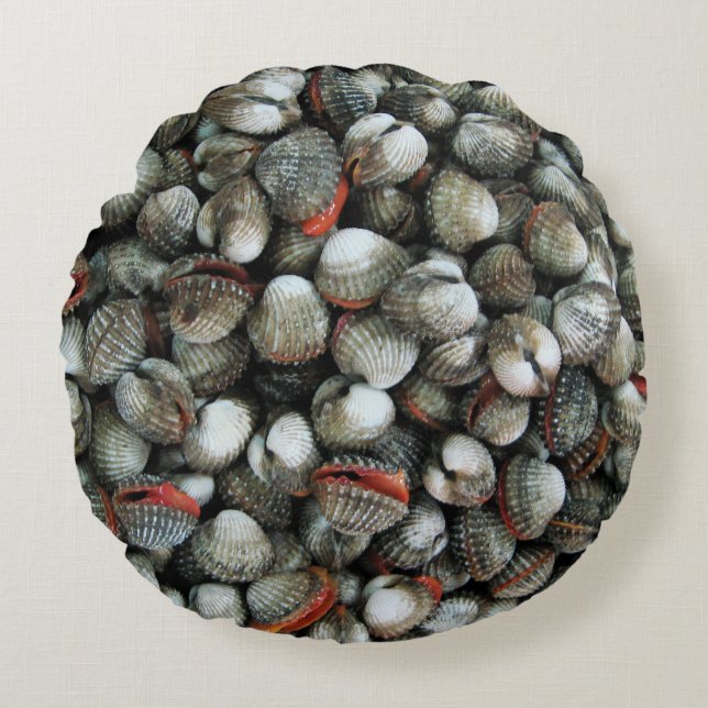 Muscheln des Blutcockle Rundes Kissen (Vorderseite)