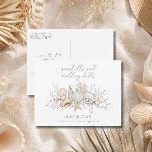 Muscheln & Hochzeitsglocken Strand Save-the-Date-K Ankündigungspostkarte