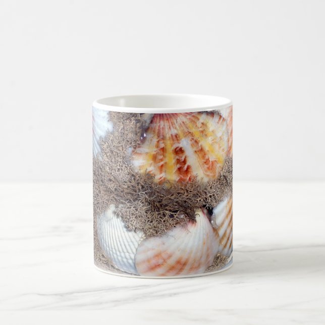 Muscheln im Meer farbenfroh Kaffeetasse (Mittel)