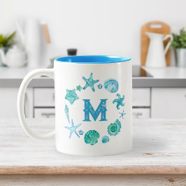 Muscheln im Wasserfarben und Monogramm für die See Zweifarbige Tasse