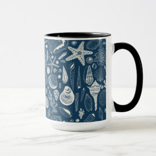 Muscheln in dunkelblau tasse