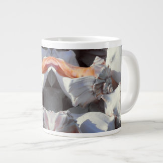 Muscheln in Sonnenlicht und Schatten Jumbo-Tasse