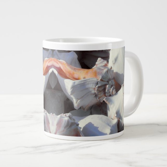 Muscheln in Sonnenlicht und Schatten Jumbo-Tasse (Vorderseite Rechts)