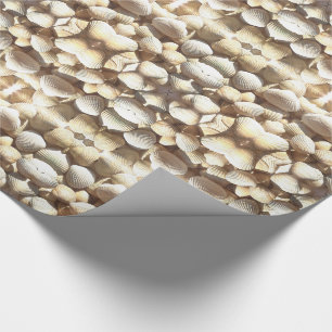 Muscheln Muster Sommernatürliche Farbtöne von Brau Geschenkpapier