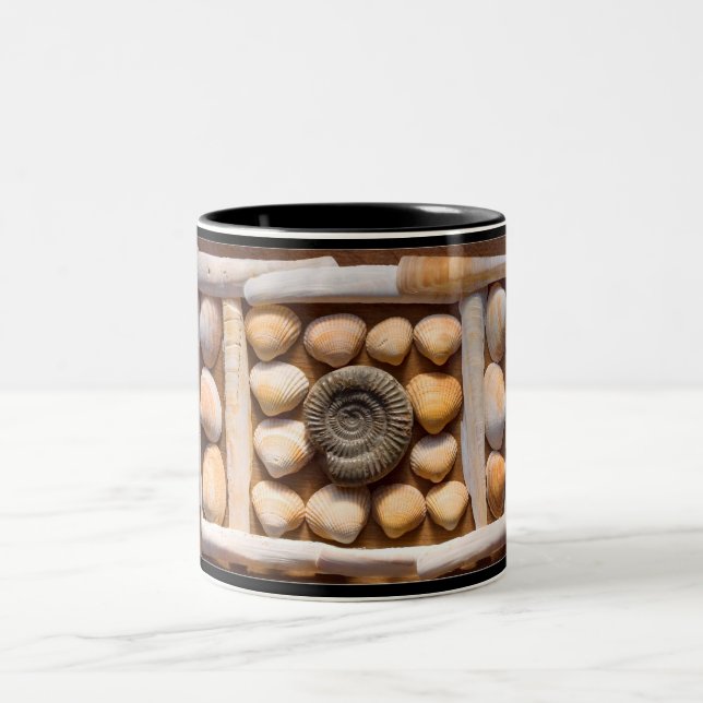 Muscheln und Fossil Zweifarbige Tasse (Mittel)