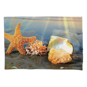 Muscheln und Seestern am Strand Kissenbezug