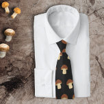Mushroom Krawatte<br><div class="desc">Diese Krawatte mit braunem Pilzdesign ist für Ihren Ehemann oder Freund ein perfektes Geschenk für einen Koch zum Kochen oder Konditorei, einen Mykologen oder einen Veggie!</div>