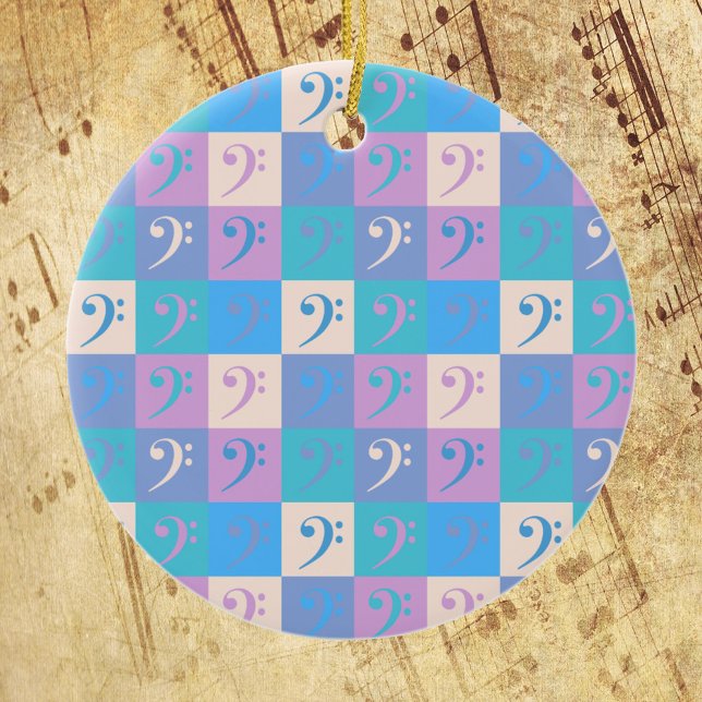 Music Bass Clef Muster Pastellfarben Keramik Ornament (An ornament with a pattern of bass clefs done in pastel colors.)