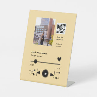 Music player personalized couple love q r code tex sockelschild
