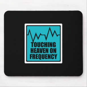 Musik, die den Himmel über die Frequenz berührt Mousepad