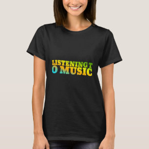 Musik hören, die mit Naturfarben gestaltet ist T-Shirt