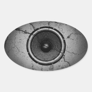 Musik-Lautsprecher an einer knackigen Wand Ovaler Aufkleber
