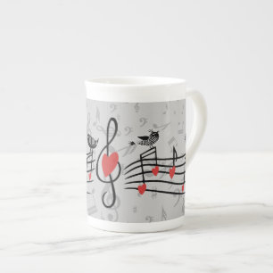 Musik-Liebe-Vögel auf grauen musikalischen Prozellantasse