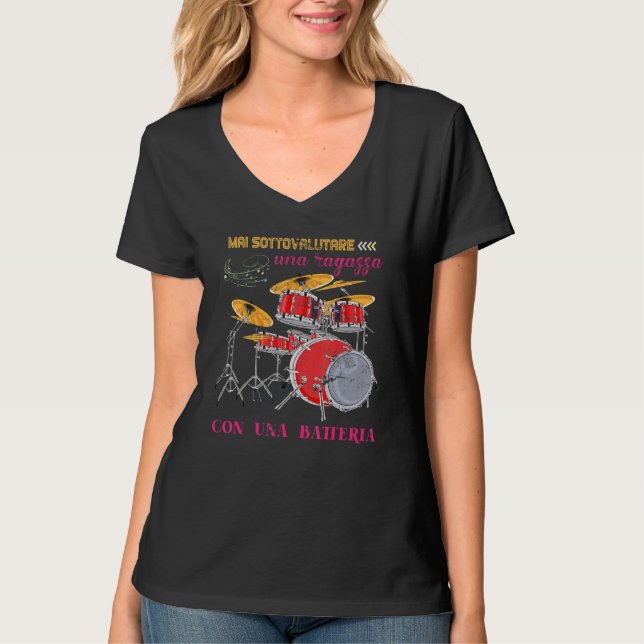 Musik unterschätzt nie ein Mädchen mit Akku T-Shirt (Vorderseite)