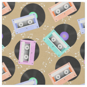 Musik - Vinyl-Platten und Kassettenbänder auf Beig Stoff