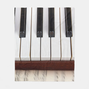 musikalische Noten auf dem Hintergrund eines piano Fleecedecke