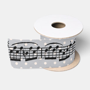Musiknoten auf dem Grey Polka Dot Satinband