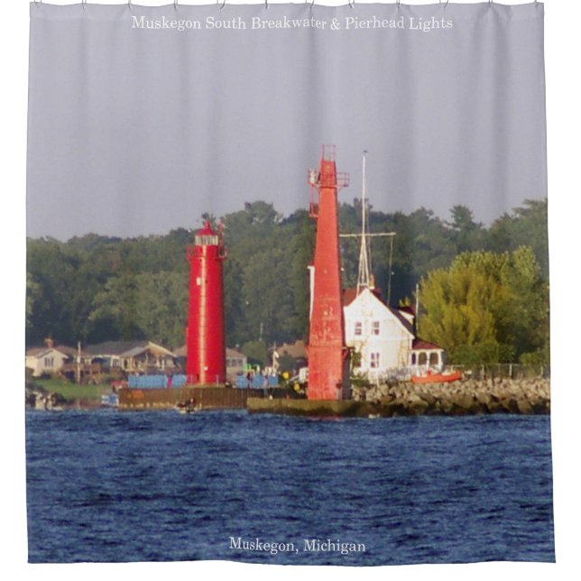 Muskegon Eingang Lights Duschvorhang (Vorderseite)