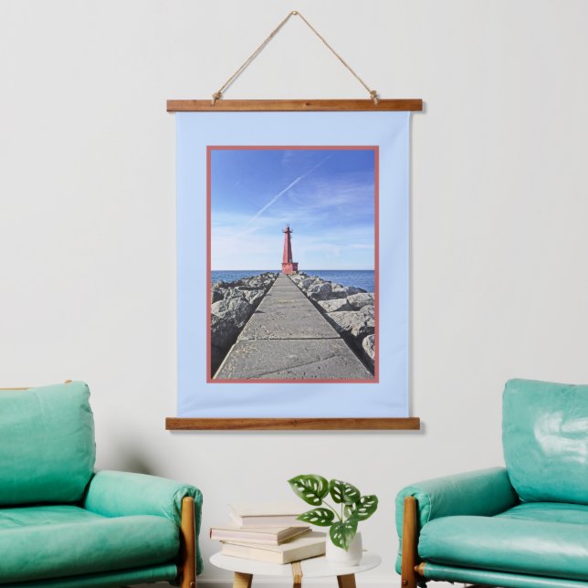 MUSKEGON LIGHTHOUSE, MICHIGAN WANDTEPPICH MIT HOLZRAHMEN (Wohnzimmer)