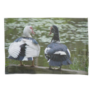 Muskovy Enten auf einem Zierpillowcase sitzen Kissenbezug