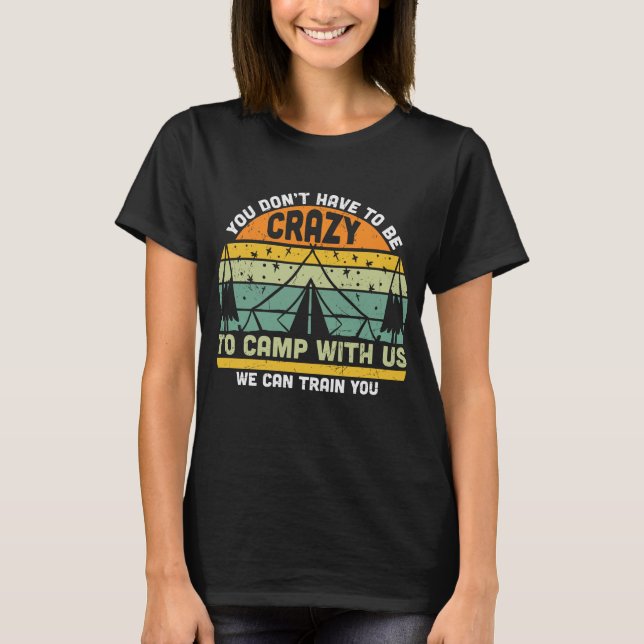 Muss nicht verrückt sein, mit uns zu zelten T-Shirt (Vorderseite)