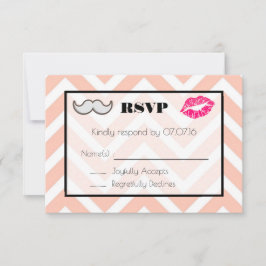 Mustache und Lips Wedding RSVP auf Peach Zickzack Karte