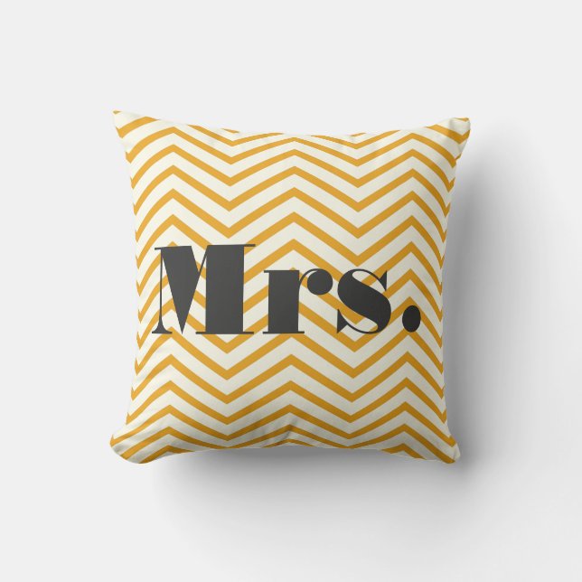 Mustard Yellow Ivory and Gray Zig Zag Pillow Kissen (Vorderseite)