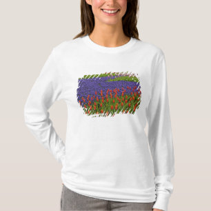 Muster aus Tulpen und Traubenhyazinthenblüten, 2 T-Shirt
