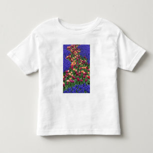 Muster aus Tulpen und Traubenhyazinthenblüten, Kleinkind T-shirt