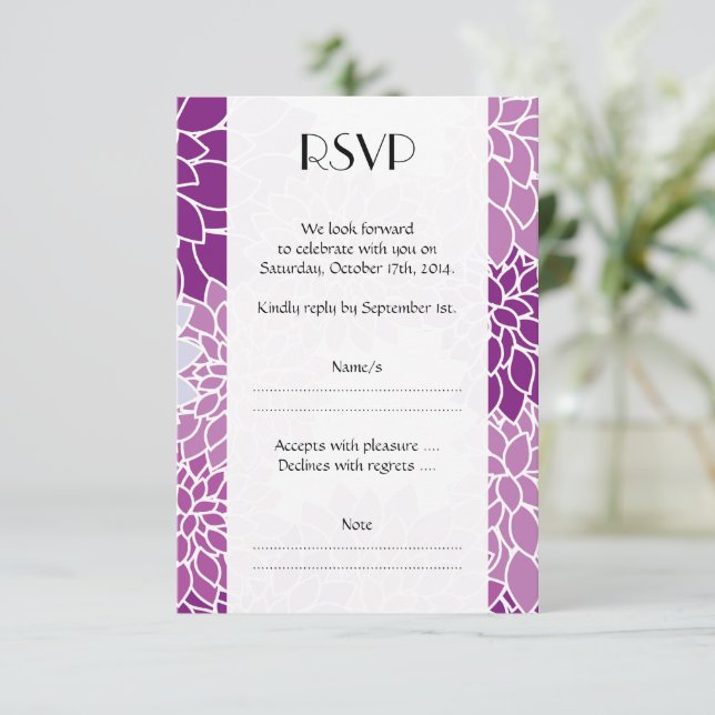 Muster der Blume, Lila Dahlia, Hochzeit RSVP Karte (Stehend Vorderseite)