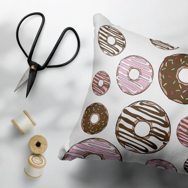 Muster der Donuts, rosa Donuts, braune Donuts Kissenbezug (Von Creator hochgeladen)