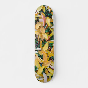 Muster der fallenden Blätter Skateboard