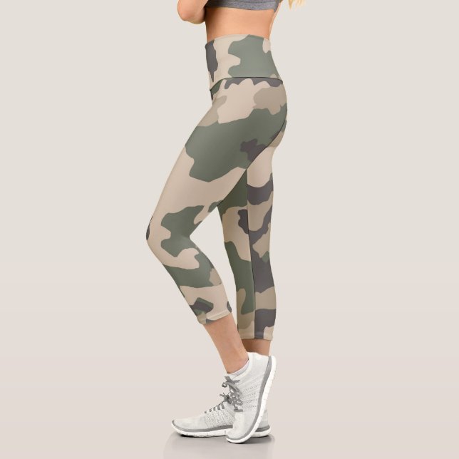 Muster der grünen Camouflage Capri Leggings (Links)