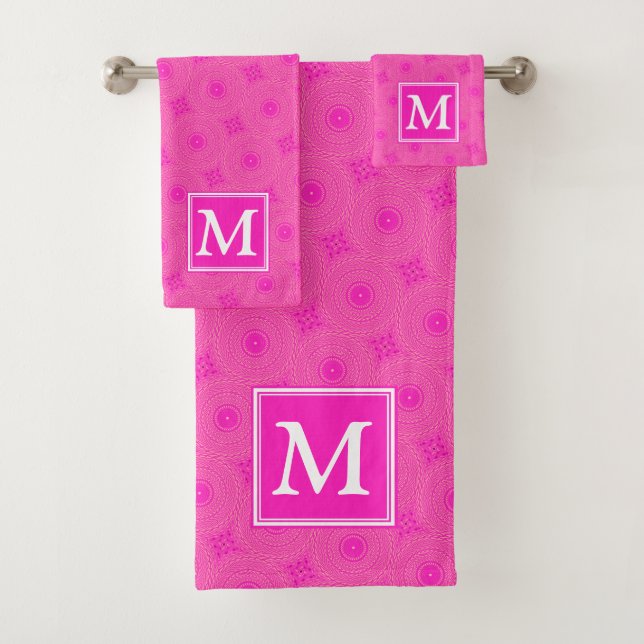 Muster der rosafarbenen Monogramm-Kreise Badhandtuch Set (Insitu)