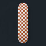 Muster eines braunen, karierten Karos Skateboard<br><div class="desc">Muster für die geometrischen Quadrate in braun und weiß Karo</div>