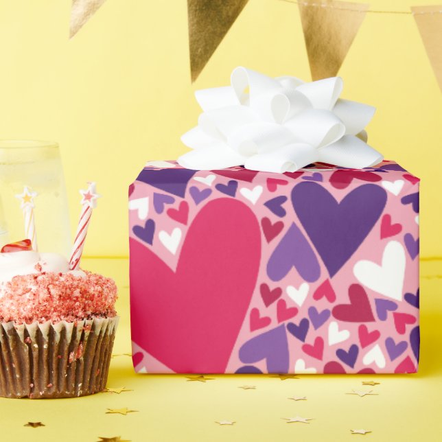 Muster für lila und rote Herzen Geschenkpapier (Geburtstagsparty)