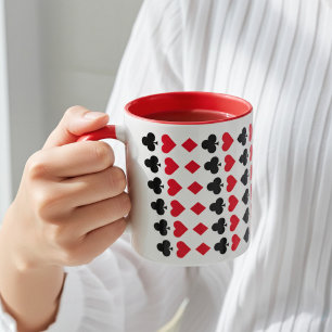 Muster für rote und schwarze Spielkarten Anzüge Tasse