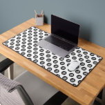 Muster für White Custom Business-Logos Schreibtischunterlage<br><div class="desc">Erstellen Sie Ihre eigene White Minimalistisch simple Business Logo Pattern Mat mit Ihrem Firmenlogo, Foto oder einem beliebigen Bild. Erweitern Sie Ihren Arbeitsbereich mit dieser stilvollen, modernen und beruflichen Schreibtischmatte-Vorlage. Ein einfaches und übersichtliches Design, das in jeder beliebigen Farbe für ein elegantes, sauberes und modernes Design angepasst werden kann, das...</div>