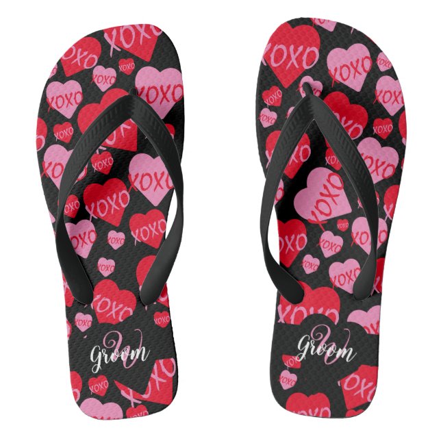 Muster Herz XOXO Liebe Groom Black Monogram Flip Flops (Fußbett)