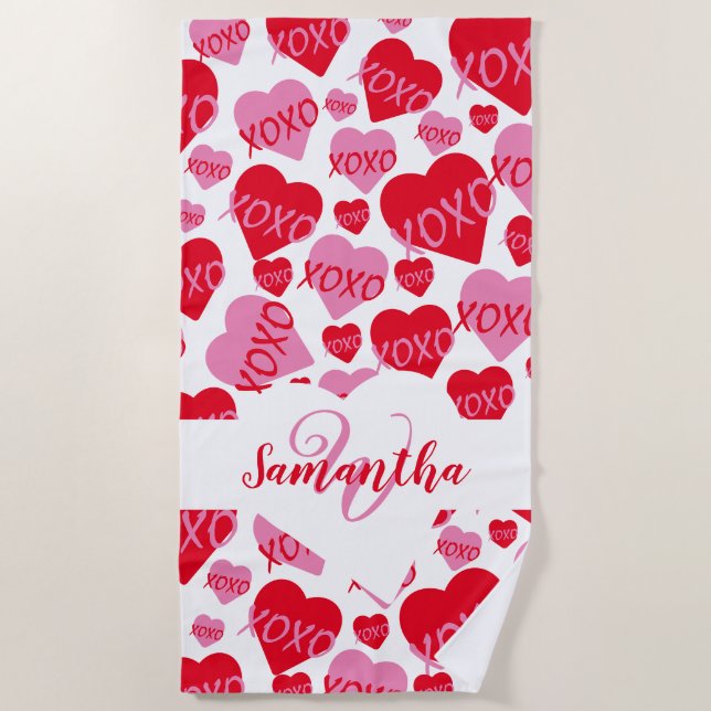 Muster Herz XOXO Liebe Rot Rosa Weißes Monogramm Strandtuch (Vorderseite)