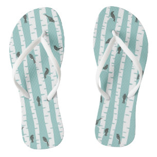 Muster mit Vögeln und Bäumen Flip Flops