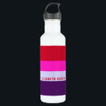 Muster Rot, Rosa und Lila Streifen Edelstahlflasche<br><div class="desc">Bleibe in Stil mit der roten,  rosa und Lila Streifen Muster Edelstahl Wasserflasche. Mit seinem kühlen gestreiften Design behalte diese haltbare und isolierte Flasche Ihre Getränke bei perfekter Temperatur und sorgt für eine lebendige Touch. Ideal für Arbeit,  Reisen,  Trainings oder als stilvolles Geschenk für diejenigen,  die farbenfrohe Accessoires Liebe.</div>