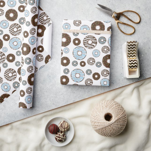 Muster von Donuts, blauen Donuts, braunen Donuts Geschenkpapier (Kunsthandwerk)